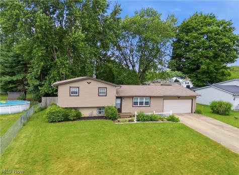 1819 Stonehenge Avenue NW Massillon OH 44646
