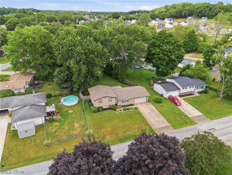 1819 Stonehenge Avenue NW Massillon OH 44646