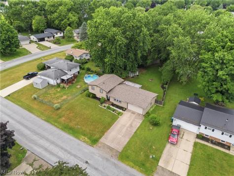 1819 Stonehenge Avenue NW Massillon OH 44646