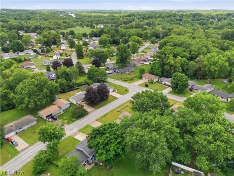 1819 Stonehenge Avenue NW Massillon OH 44646