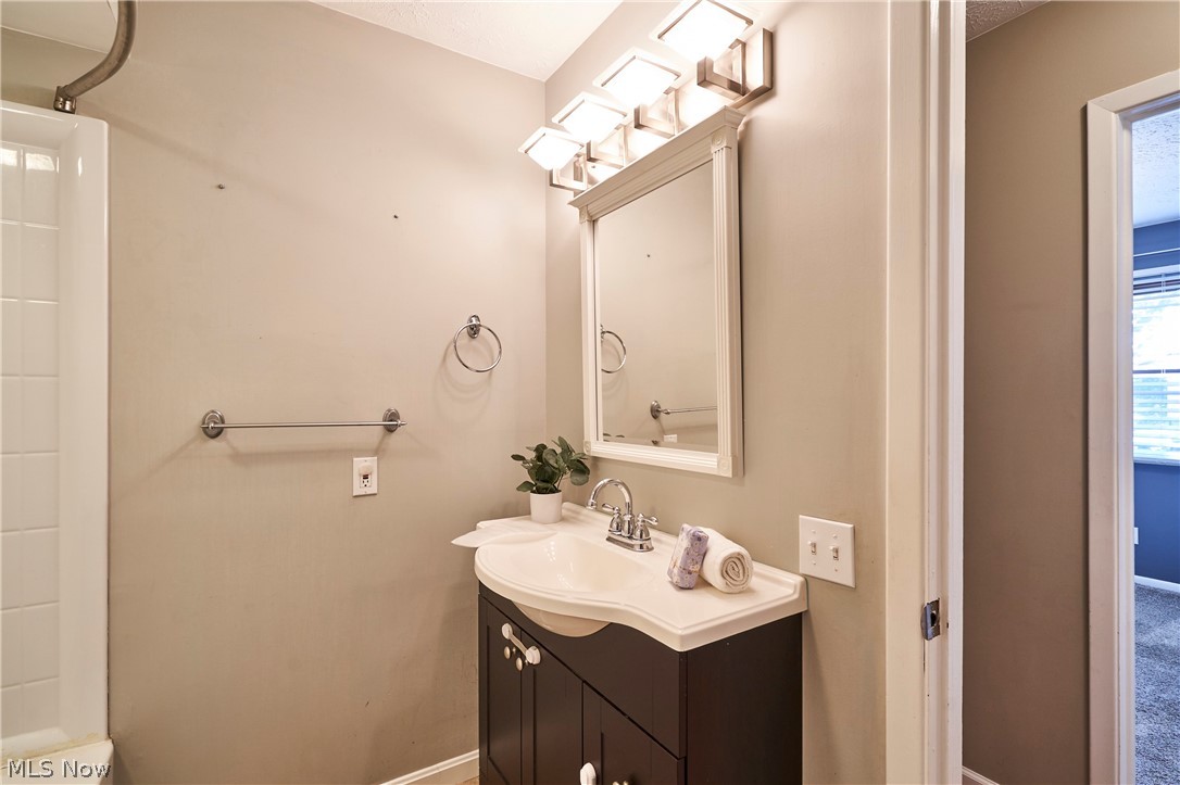 2808 Lynne Road Green OH 44312