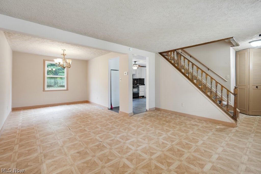 579 Willow Drive SE Warren OH 44484