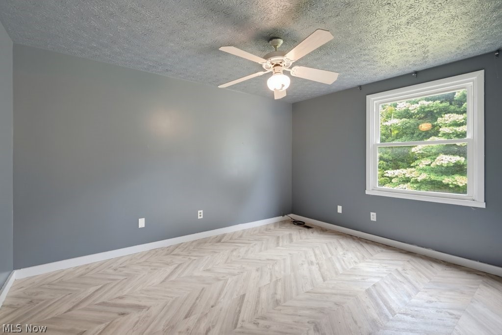 579 Willow Drive SE Warren OH 44484