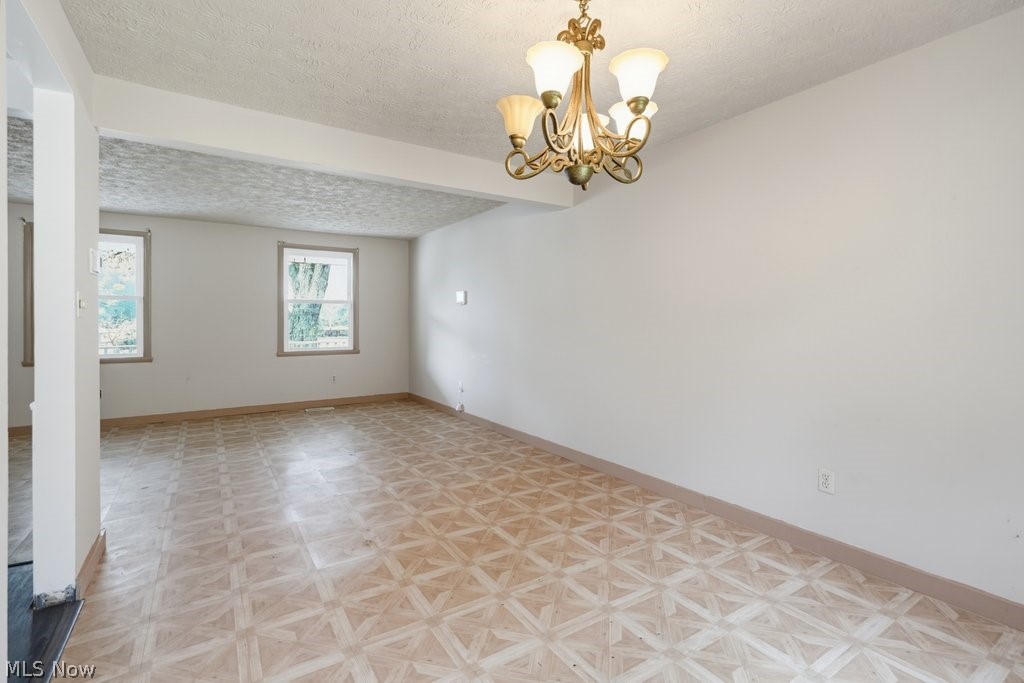 579 Willow Drive SE Warren OH 44484