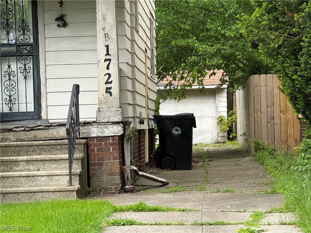 1725 Wickford Road Cleveland OH 44112