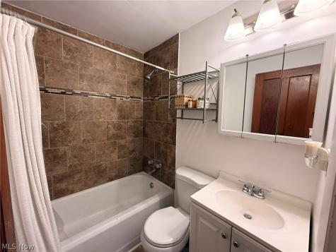 1015 John Street Niles OH 44446