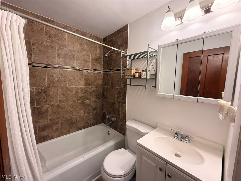 1015 John Street Niles OH 44446