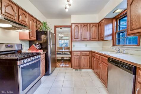 171 E 212th Street Euclid OH 44123