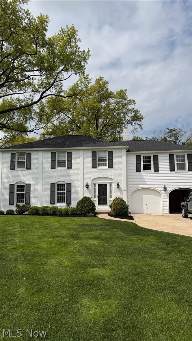 1320 Queen Annes Westlake OH 44145