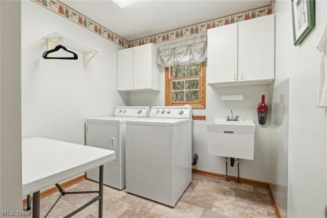 8708 Eastlynn Avenue NW Massillon OH 44646