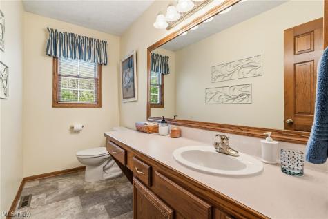 8708 Eastlynn Avenue NW Massillon OH 44646