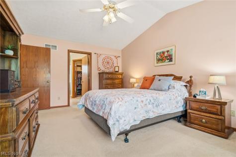 8708 Eastlynn Avenue NW Massillon OH 44646