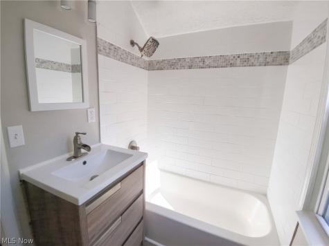 3659 Fenley Road Cleveland OH 44121
