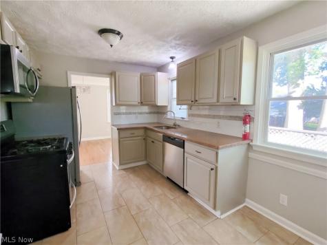 3659 Fenley Road Cleveland OH 44121