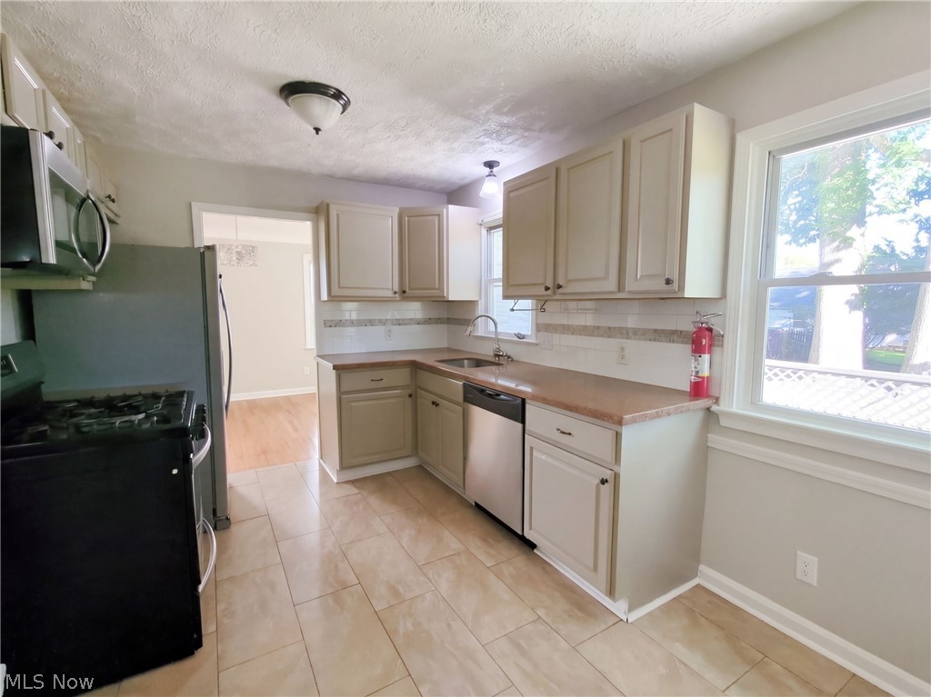 3659 Fenley Road Cleveland OH 44121