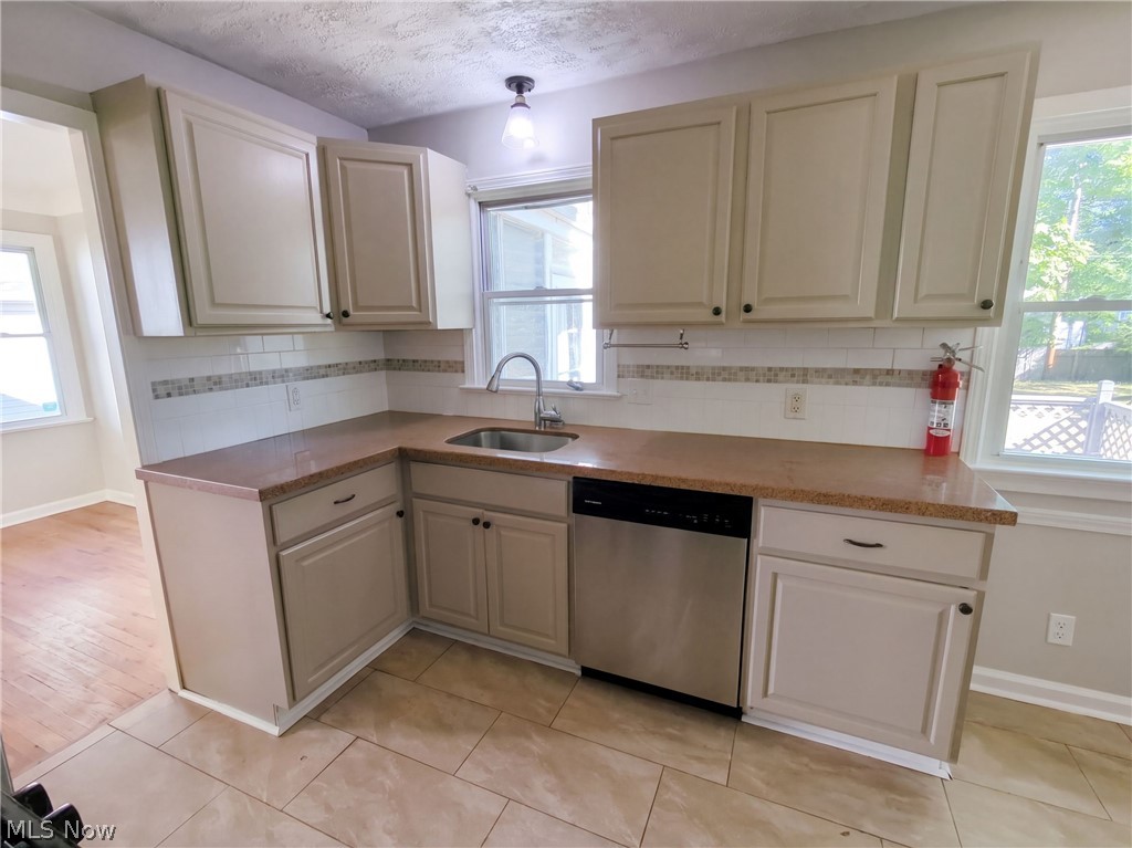 3659 Fenley Road Cleveland OH 44121