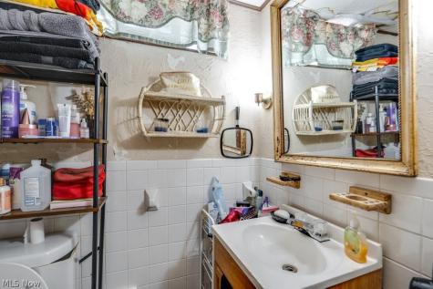 24 Dewhurst Avenue Bedford OH 44146
