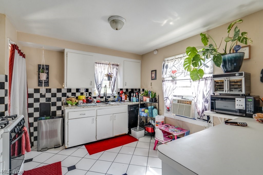 24 Dewhurst Avenue Bedford OH 44146