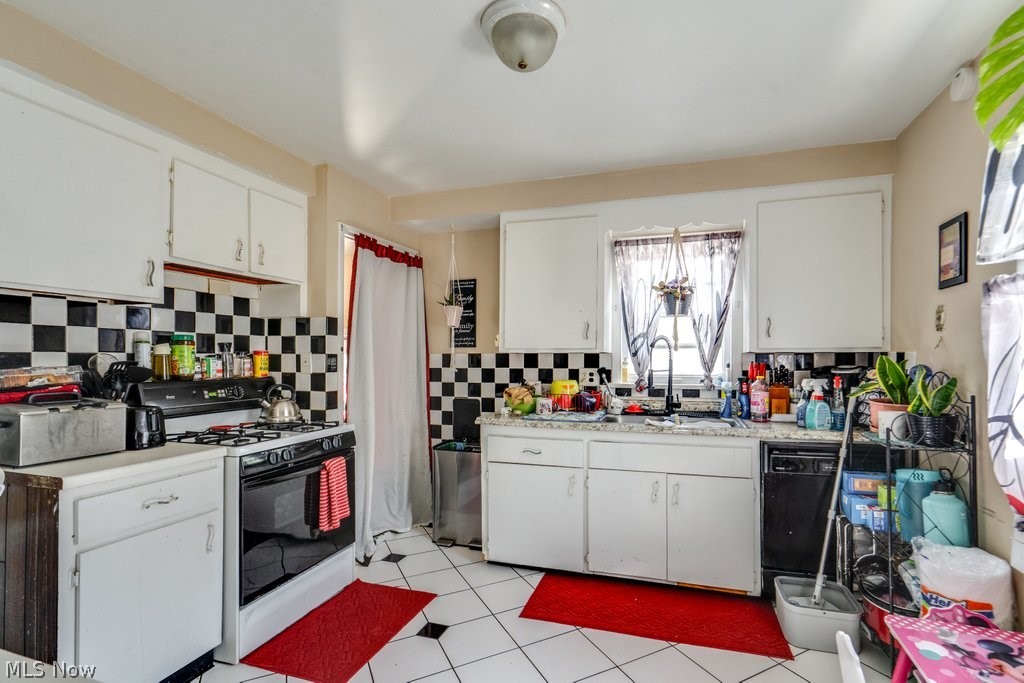24 Dewhurst Avenue Bedford OH 44146