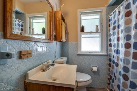 24 Dewhurst Avenue Bedford OH 44146
