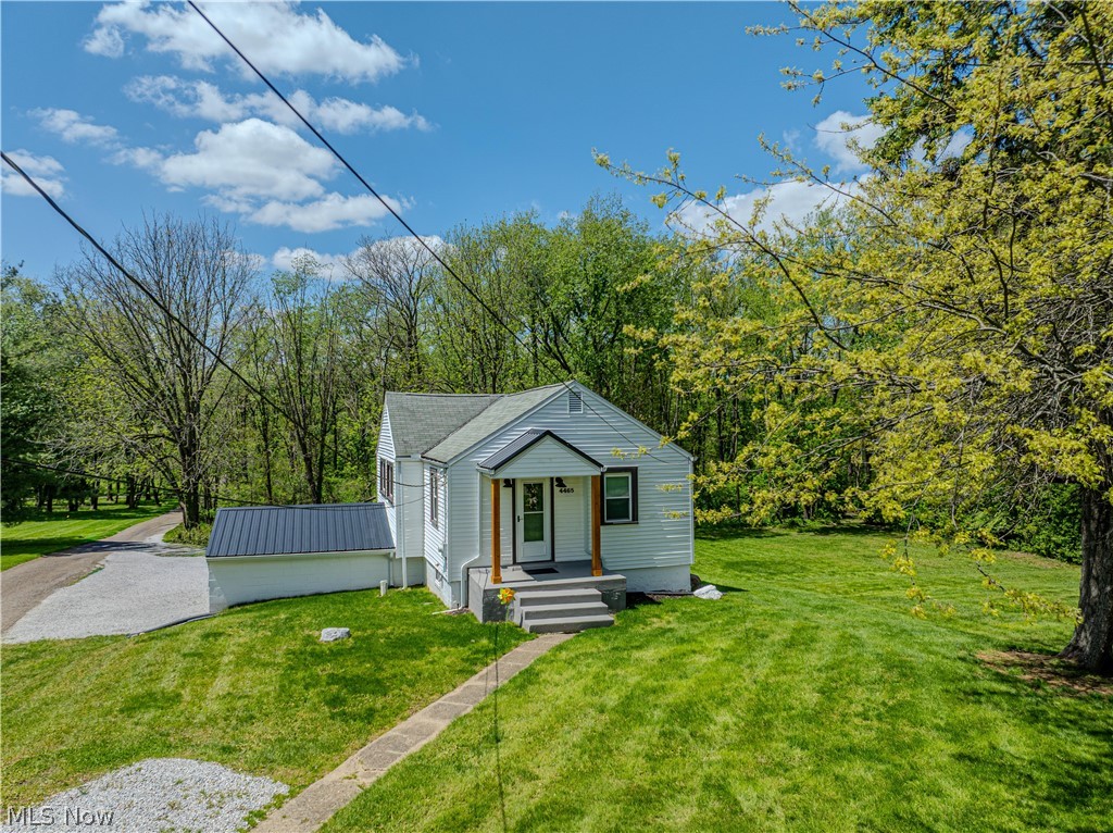 4465 Eastland Avenue NE Louisville OH 44641