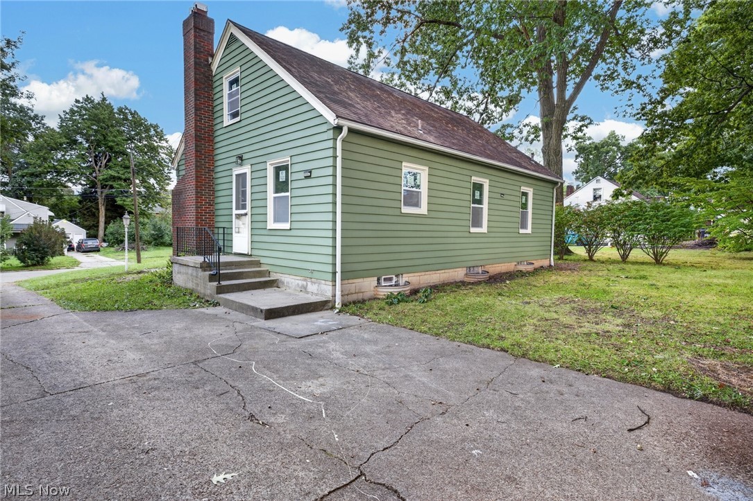 132 S Main Street Austintown OH 44515
