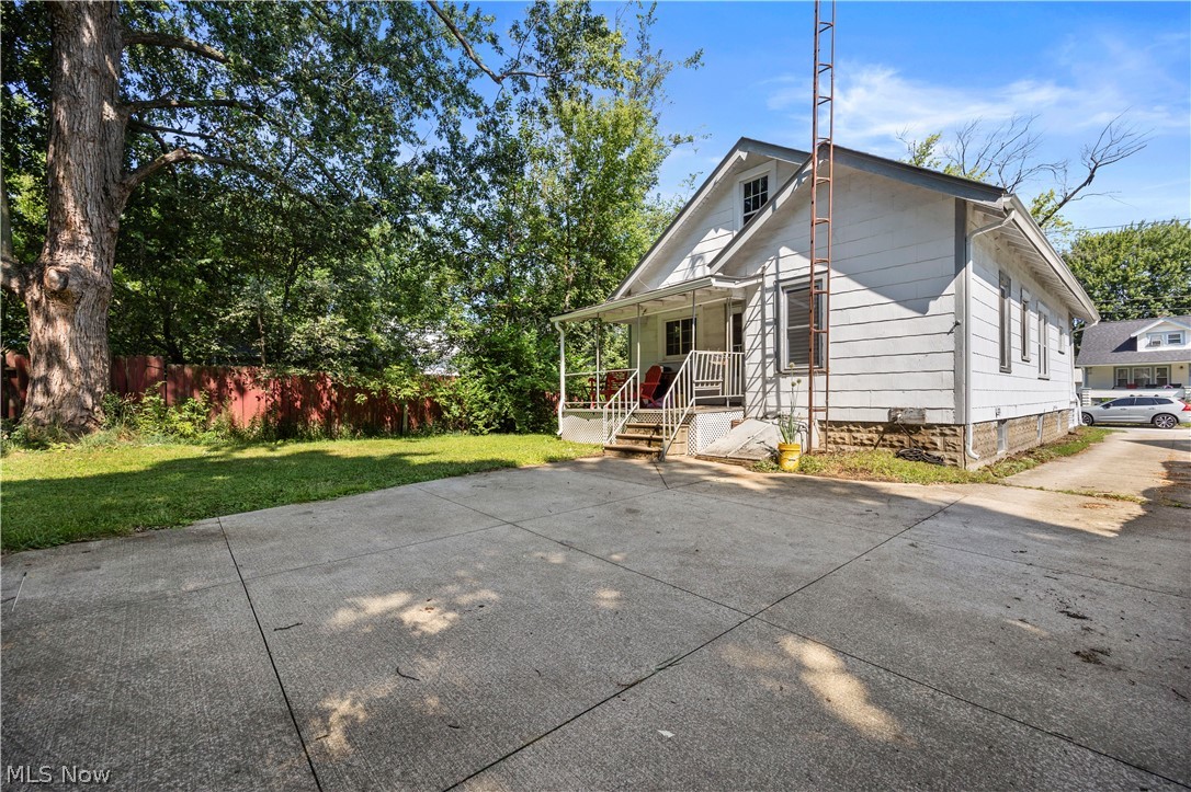 214 Erie Street Elyria OH 44035