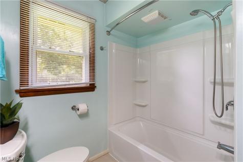 13526 Glenvale Avenue NW Uniontown OH 44685
