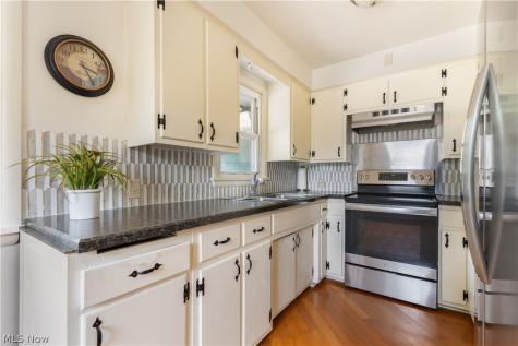 13526 Glenvale Avenue NW Uniontown OH 44685
