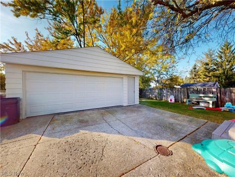 5162 Oakmont Drive Lyndhurst OH 44124