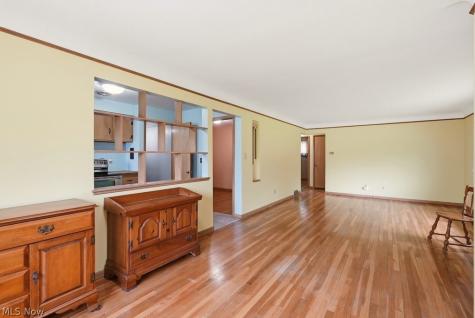 6524 Charles Road North Olmsted OH 44070
