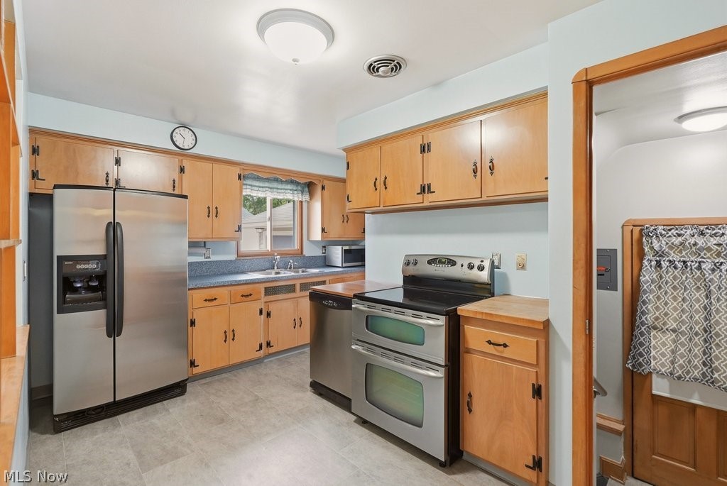 6524 Charles Road North Olmsted OH 44070