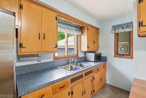 6524 Charles Road North Olmsted OH 44070
