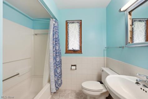 6524 Charles Road North Olmsted OH 44070