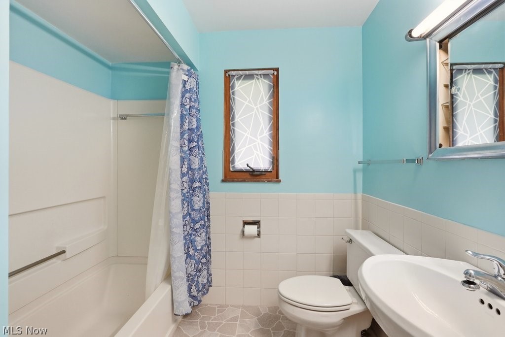 6524 Charles Road North Olmsted OH 44070