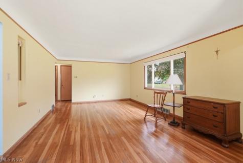 6524 Charles Road North Olmsted OH 44070