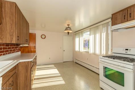22460 Edgecliff Drive Euclid OH 44123