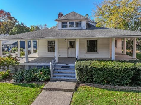 22460 Edgecliff Drive Euclid OH 44123
