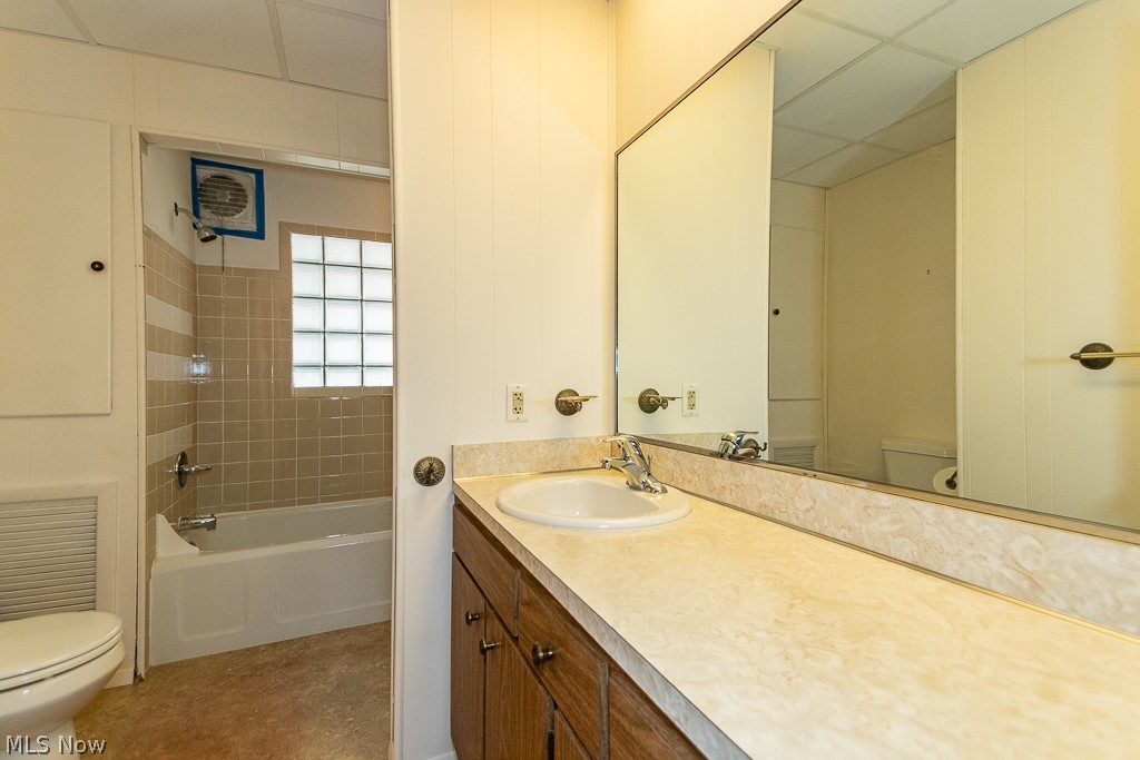 22460 Edgecliff Drive Euclid OH 44123