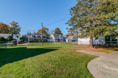 22460 Edgecliff Drive Euclid OH 44123