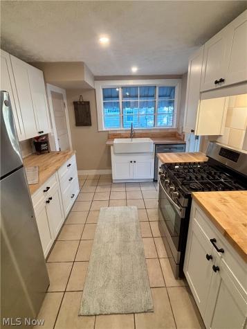 18104 Landseer Road Cleveland OH 44119