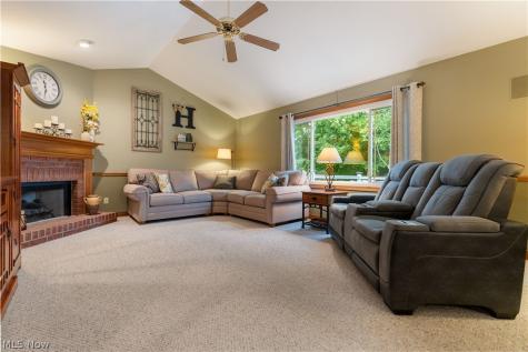 6633 Olde Stone Circle NE Canton OH 44721