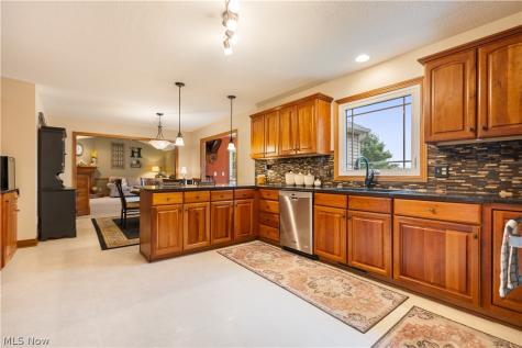 6633 Olde Stone Circle NE Canton OH 44721