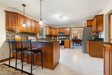 6633 Olde Stone Circle NE Canton OH 44721