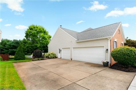 6633 Olde Stone Circle NE Canton OH 44721