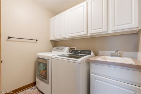6633 Olde Stone Circle NE Canton OH 44721