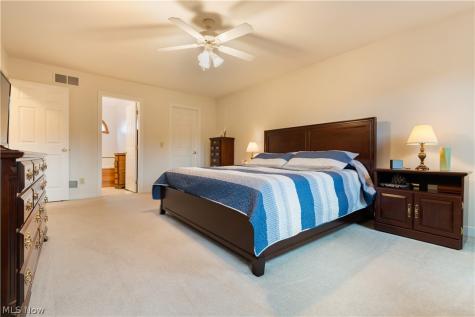 6633 Olde Stone Circle NE Canton OH 44721
