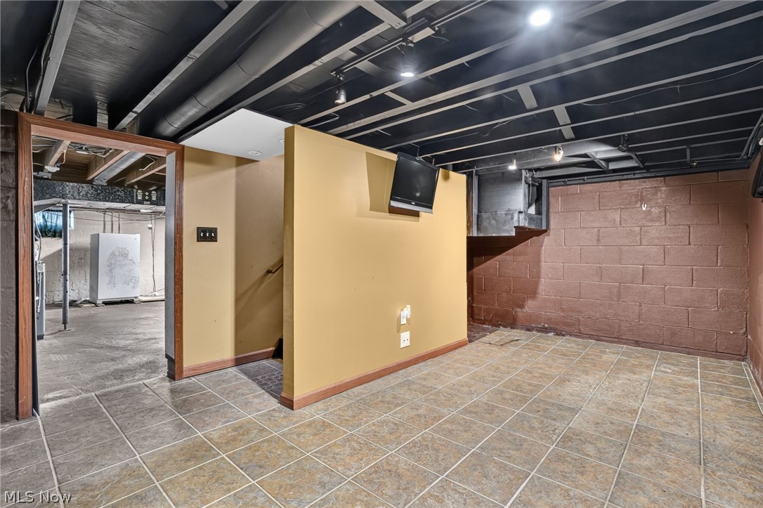 3912 Lake Road W Saybrook OH 44004