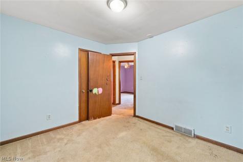 71 23rd Street NW Barberton OH 44203