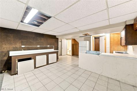 71 23rd Street NW Barberton OH 44203